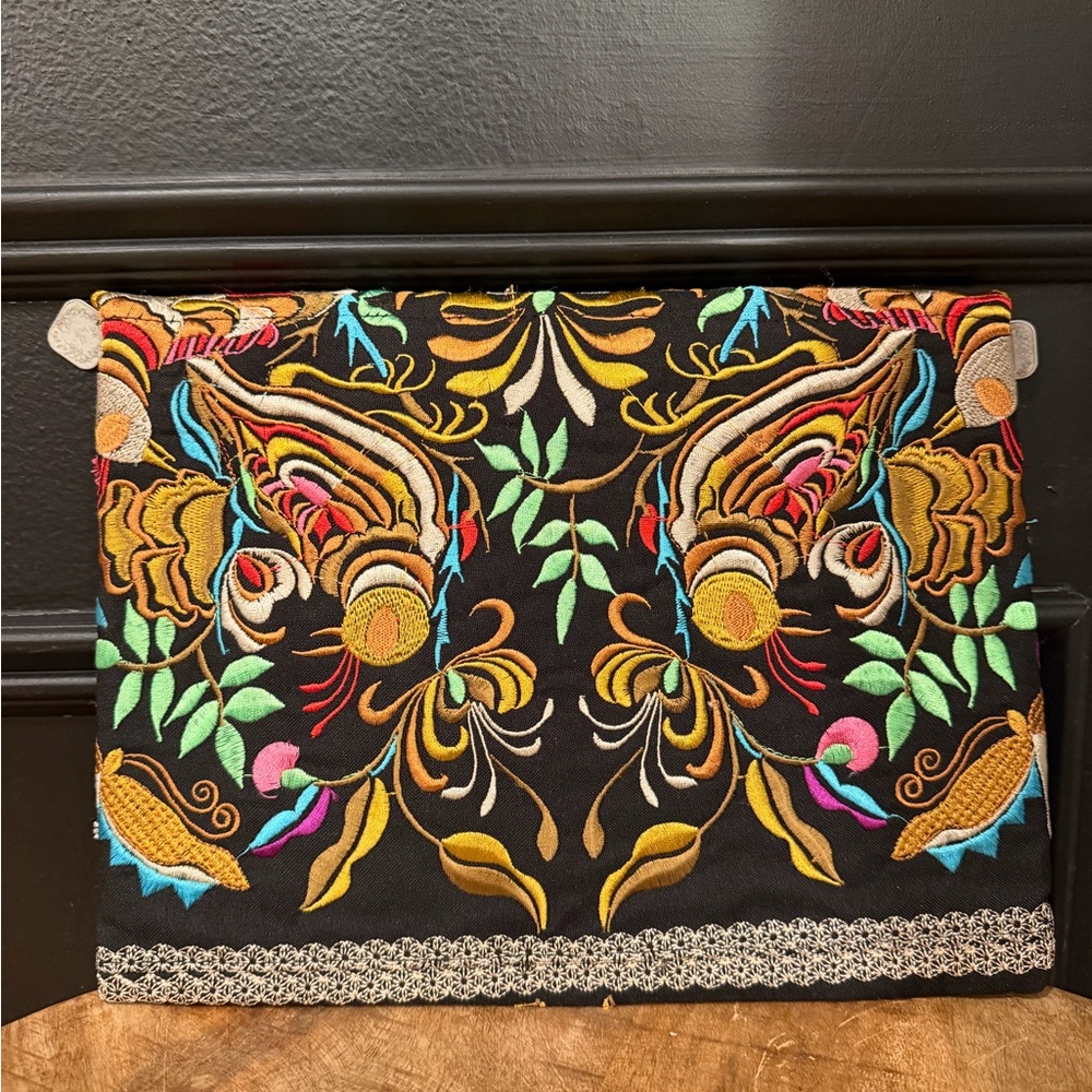 Embroidered Multicolor Clutch - Picture 4 of 4